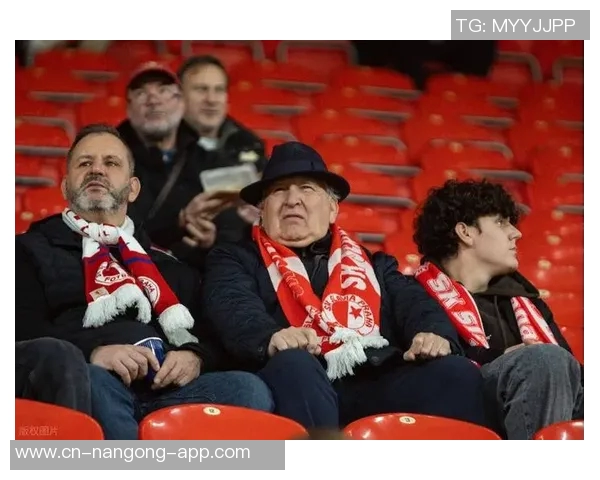 欧冠激战曼联对阵红牛球队巅峰对决引发球迷热议